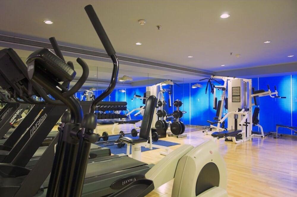 فندق ذا بارك بنغالور المظهر الخارجي الصورة The gym at the hotel