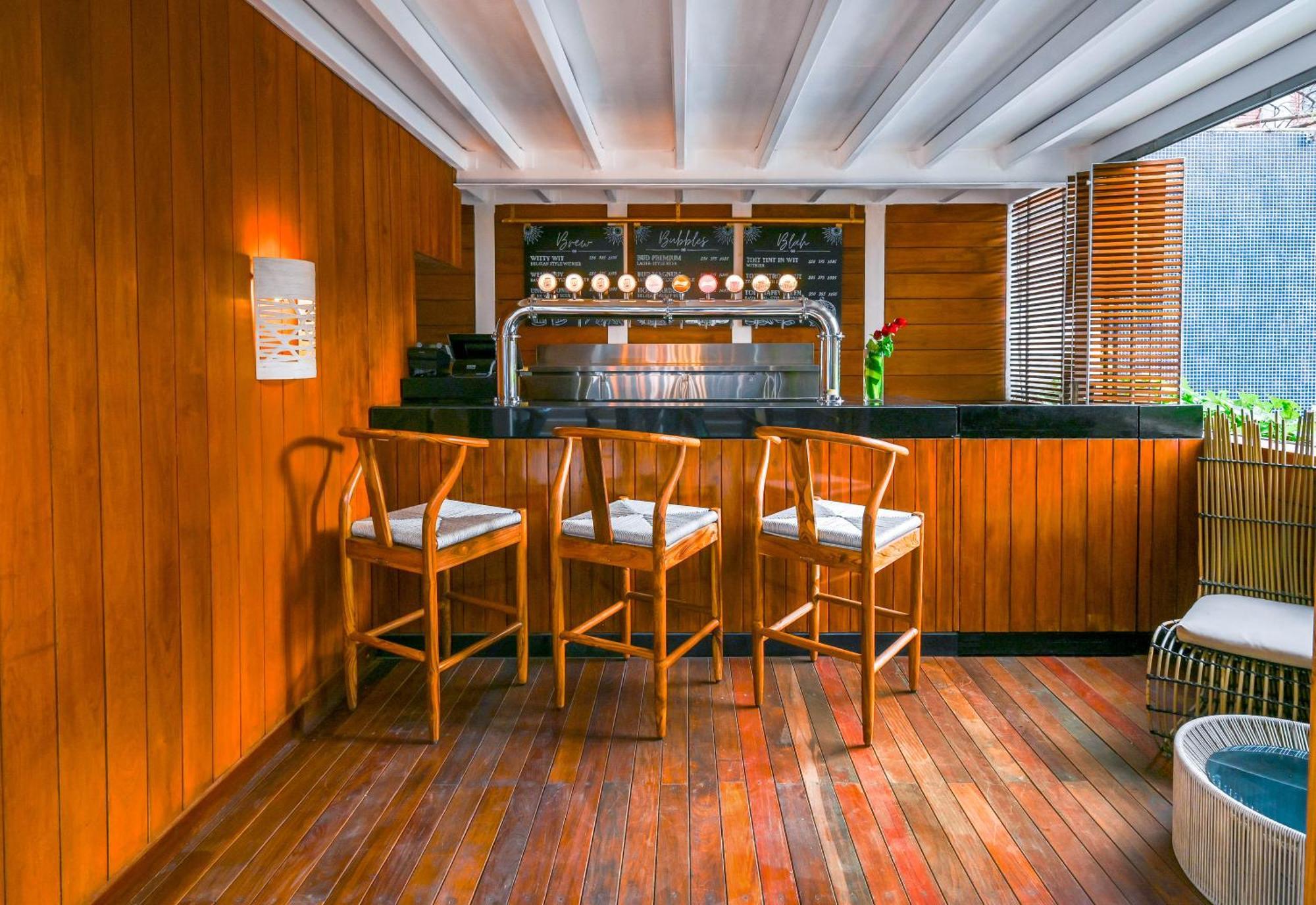 فندق ذا بارك بنغالور المظهر الخارجي الصورة The bar at the 19th floor