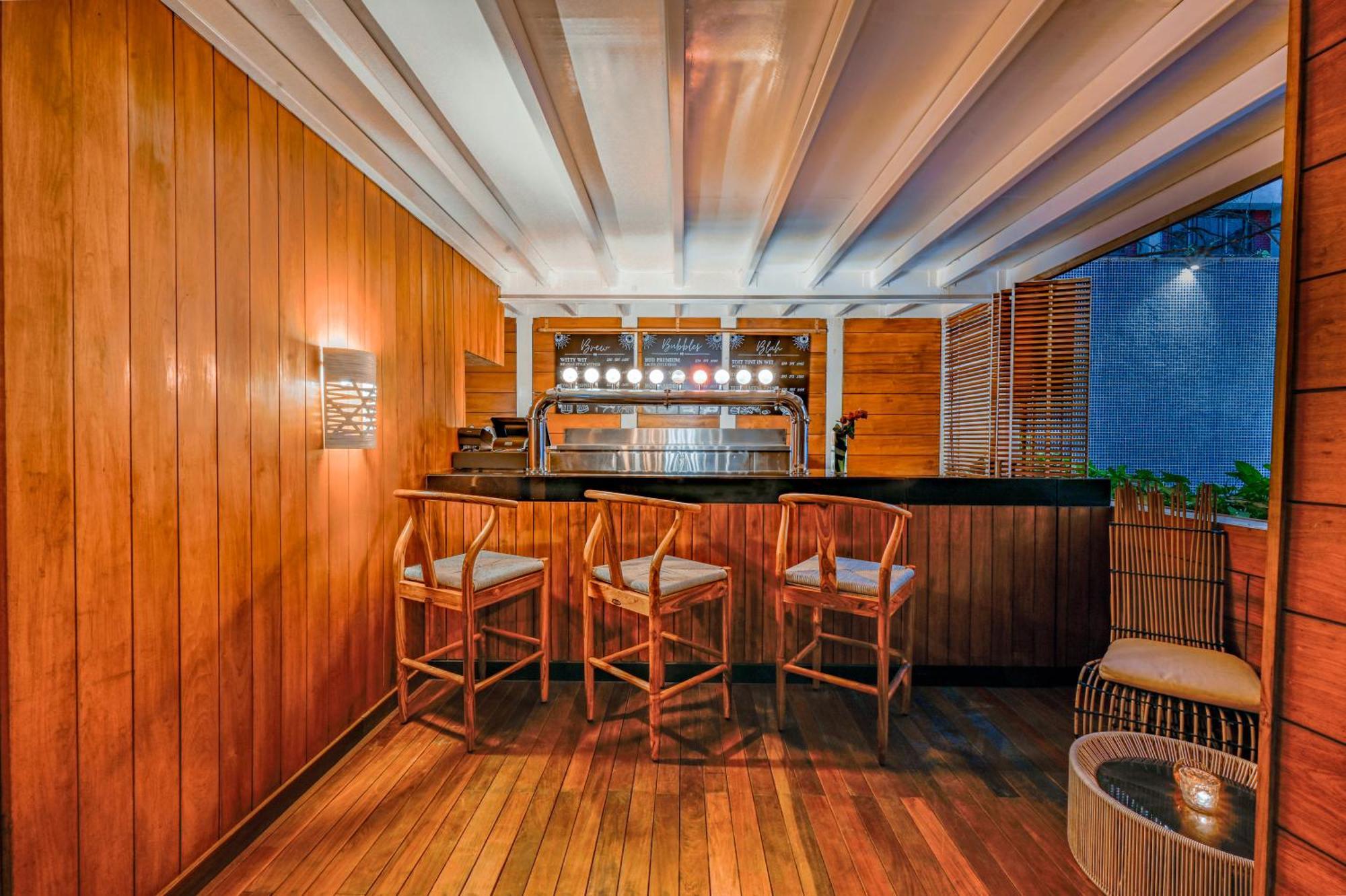 فندق ذا بارك بنغالور المظهر الخارجي الصورة The bar at the 19th floor