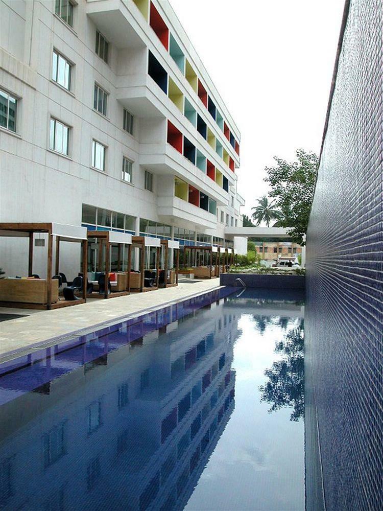 فندق ذا بارك بنغالور المظهر الخارجي الصورة The hotel's pool
